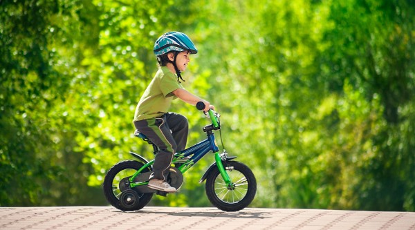 補助輪なしで自転車に乗るには？練習をはじめる目安や練習方法を徹底解説！サムネイル